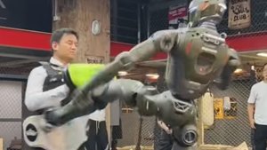 EngineAI CEO Takes a Kick From T800 Robot to Prove It's Real